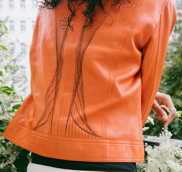 Haize ArtVeste de seconde main orange en cuir d’agneau, signée par la maison Celine et tatouée par DotsToline.berlin 72